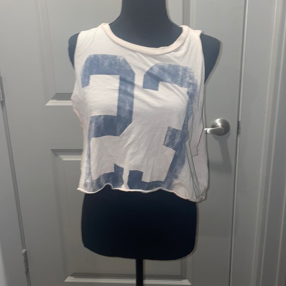 Muscle screen print tee.